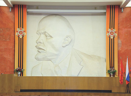 Барельефный профиль В. И. Ленина
