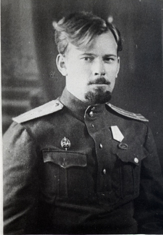 Ленинградский чекист  капитан И. В. Авдзейко . 1943 г.