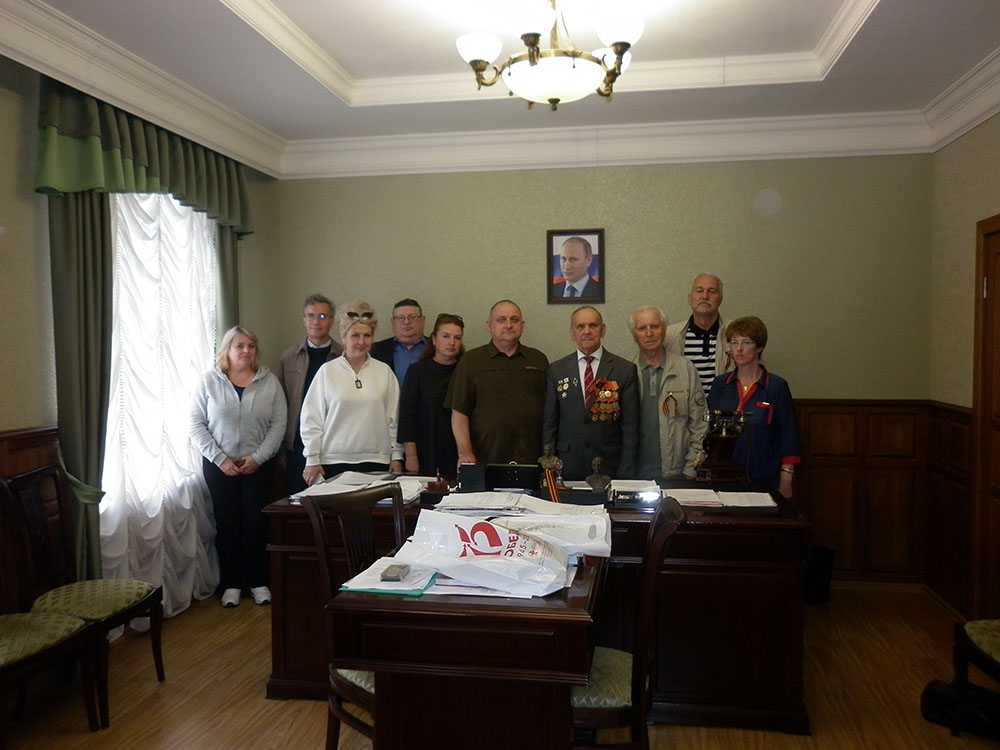 Члены делегации у В.Н.Степанова